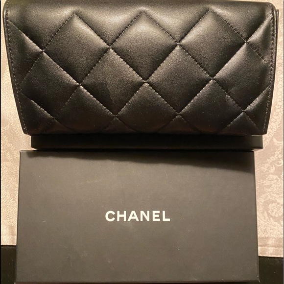 Chanel Variant 🕶 Sunglasses - Picture 7 of 12